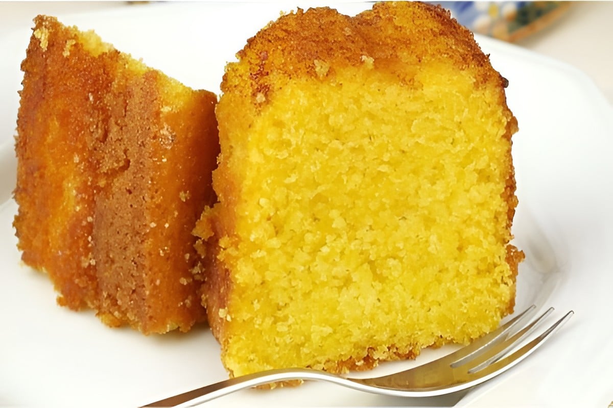 Bolo de fubá laranja perfeito para servir no café da manhã