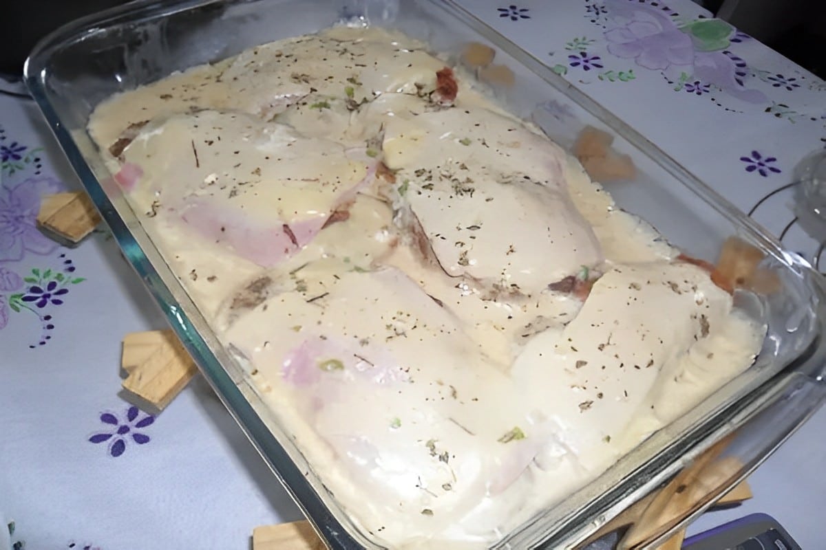 Filé de frango à parmegiana molho branco faça para o jantar essa