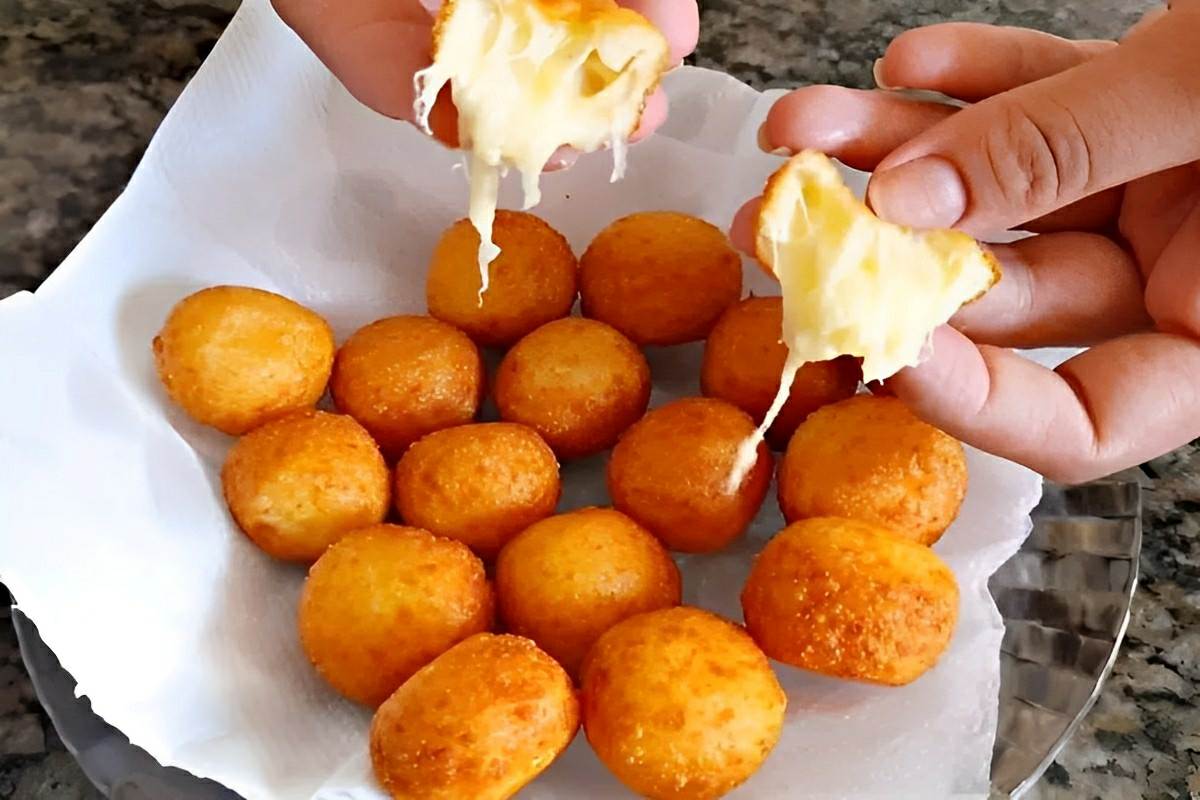 Bolinha de queijo sem massa e você precisa só 3 ingredientes para fazer