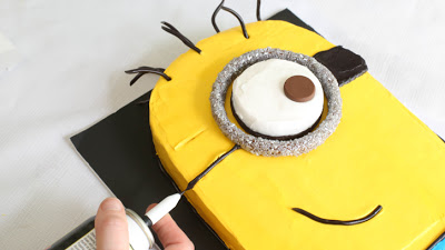Despicable-Me-Minion-Sheet-Cake_25