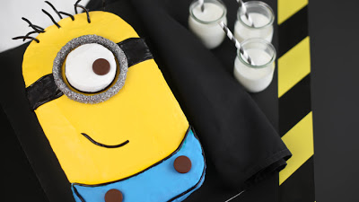 Despicable-Me-Minion-Sheet-Cake_hero (1)