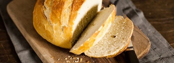 Pão italiano cortado em fatias