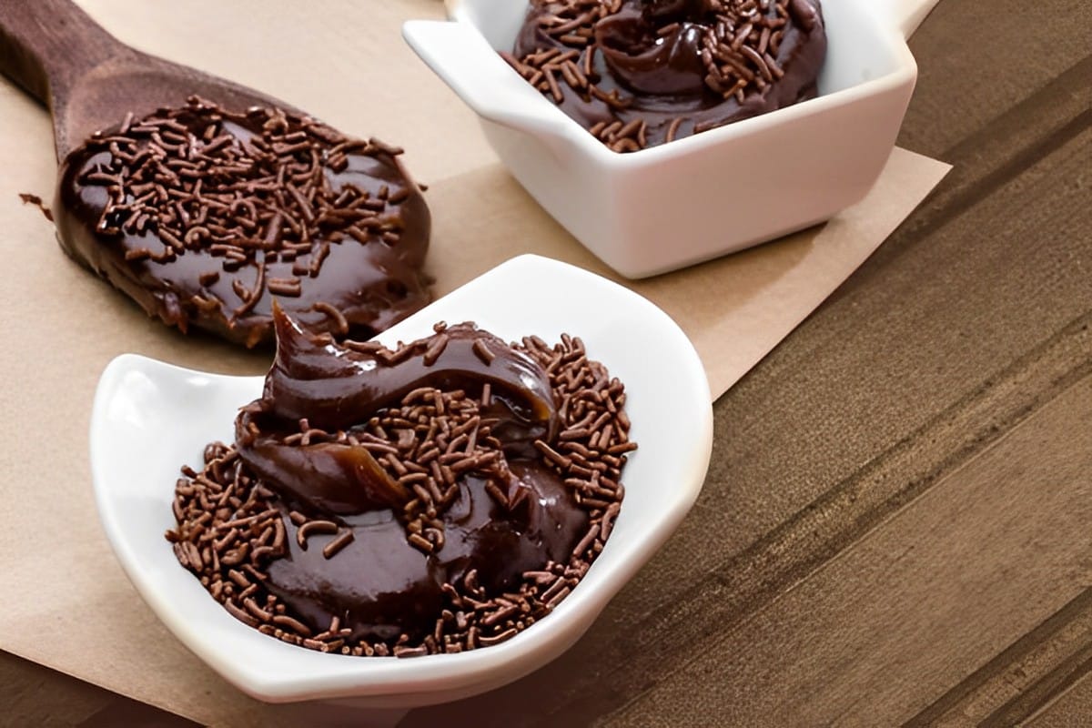 Brigadeiro de colher bem simples de fazer e fica uma delícia