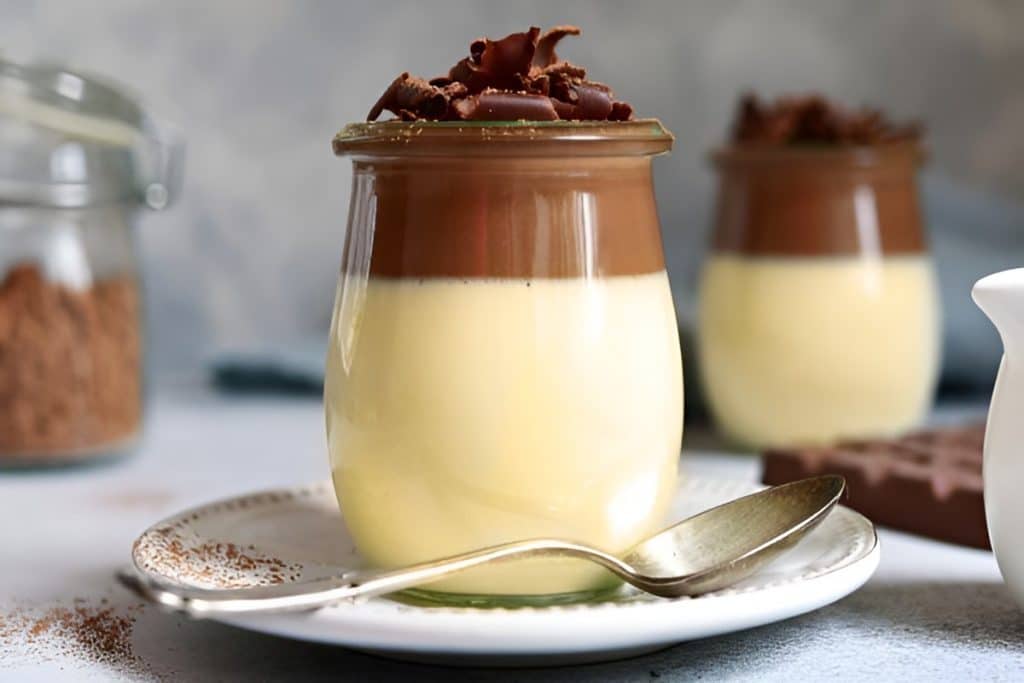 Mousse De Maracujá Com Chocolate Perfeito Para A Sobremesa