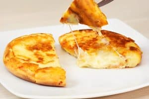 Pão de queijo de frigideira com goma de tapioca