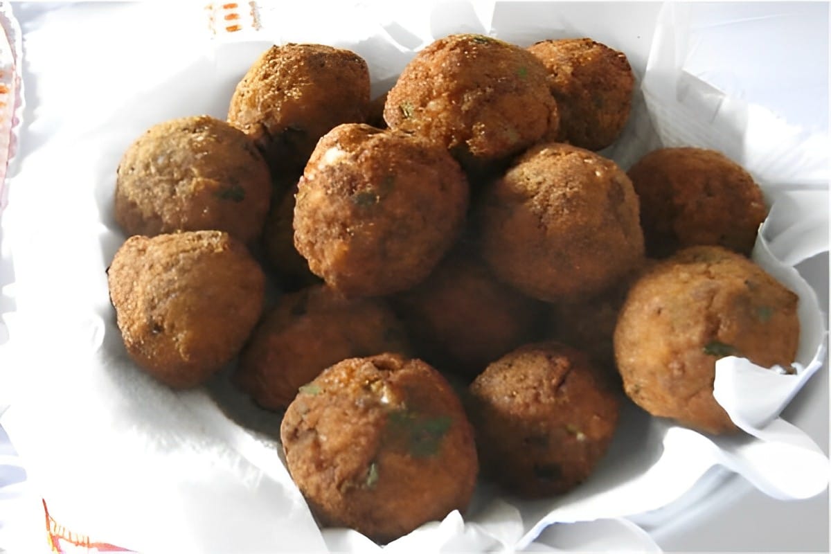 Bolinho de arroz com carne moída derretem na boca
