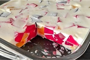 Gelatina colorida uma sobremesa fácil de preparar e fica deliciosa