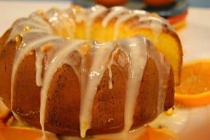 Bolo de laranja inteira molhadinho fofinho e muito gostoso