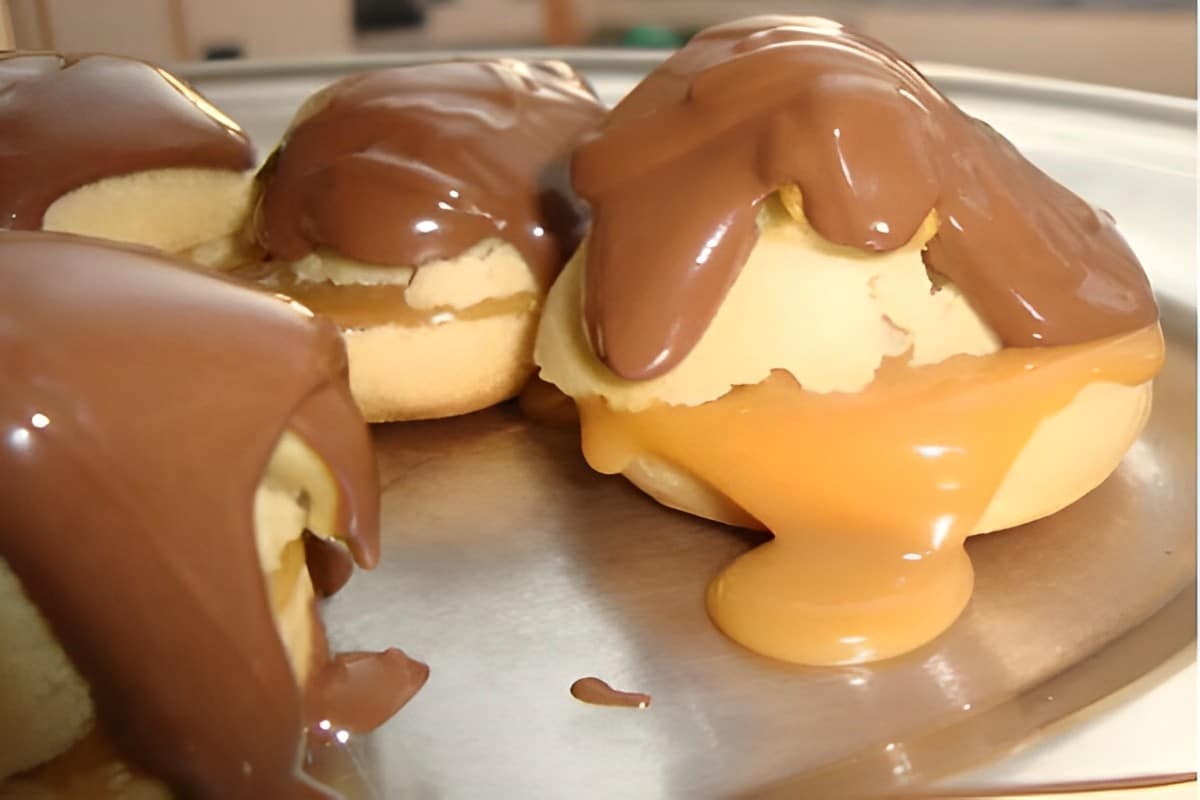 Carolinas de doce de leite delicioso deliciosa e bem fácil de preparar Carolinas de doce de leite delicioso deliciosa e bem fácil de preparar