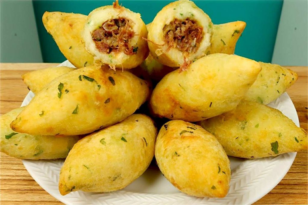 Bolinho De Mandioca Com Carne Seca