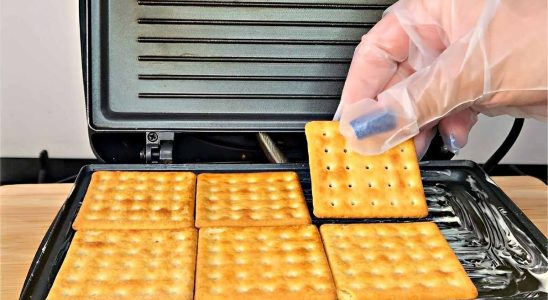 Lanche Com Biscoito De Agua E Sal