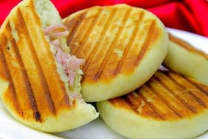 Pãozinho caseiro recheado que não vai ao forno e fica pronto em 5 minutos ótimo para seu lanche da tarde