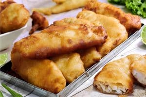 Peixe empanado frito com uma massa super deliciosa fica sequinha e muito suculenta