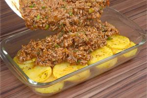 Carne moída com batata feito no forno de um jeito bem diferente que todo mundo vai adorar
