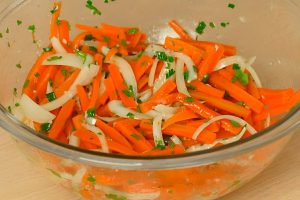 Salada de cenoura bem temperadinha e gostosa perfeita para qualquer dia da semana
