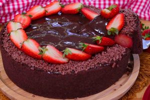 torta de chocolate com morango