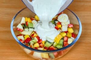 salada de frutas cremosa