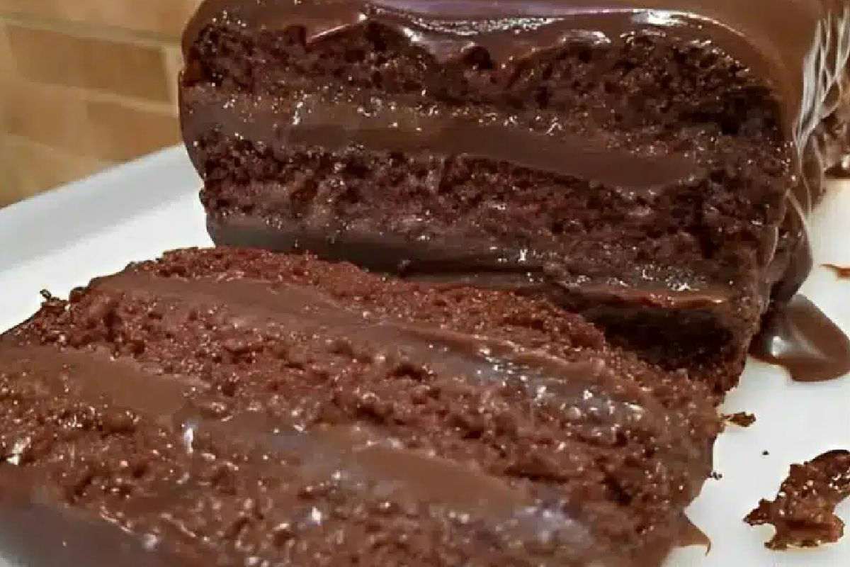 Bolo De Chocolate Recheado