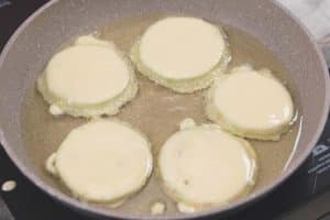 Essa é a melhor receita de berinjela empanada que eu já fiz fica uma delícia
