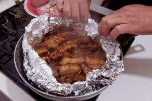 Como fazer costelinha de porco assada suculenta igual de restaurante