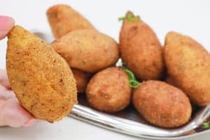 Como fazer coxinha sem massa que fica deliciosa sequinha por fora e macia por dentro