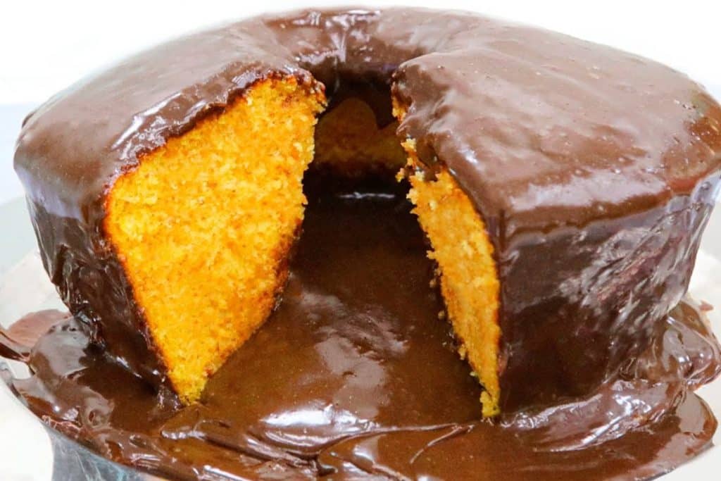 Bolo De Cenoura Com Cobertura De Chocolate