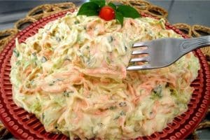 Salada de Repolho Cremoso: Refrescante e Irresistível para Acompanhar Suas Refeições