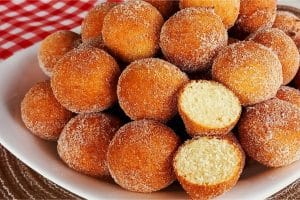 Bolinho de Chuva Crocante e Fofinho para o Seu Lanche da Tarde