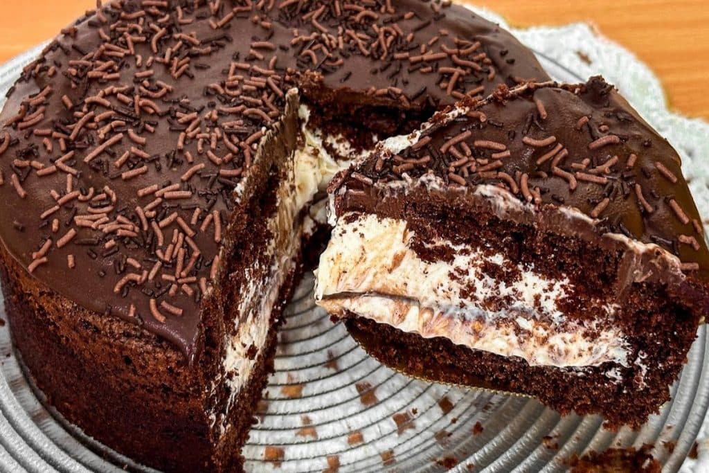 Bolo De Chocolate Recheado