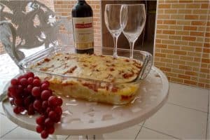 Receita de Macarrão de Forno Cremoso com Purê e Calabresa