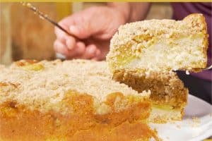 Cuca de Banana Clássica com Farofa Crocante: A Receita Caseira que Vai Conquistar a Todos
