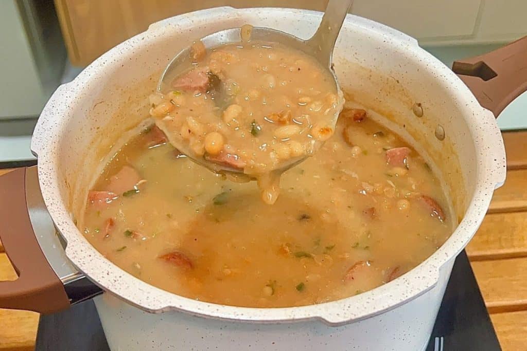 Feijão Saboroso E Com Caldo Grosso