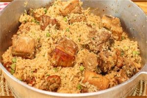 Arroz com Costelinha de Porco: Um Prato Completo e Repleto de Sabor