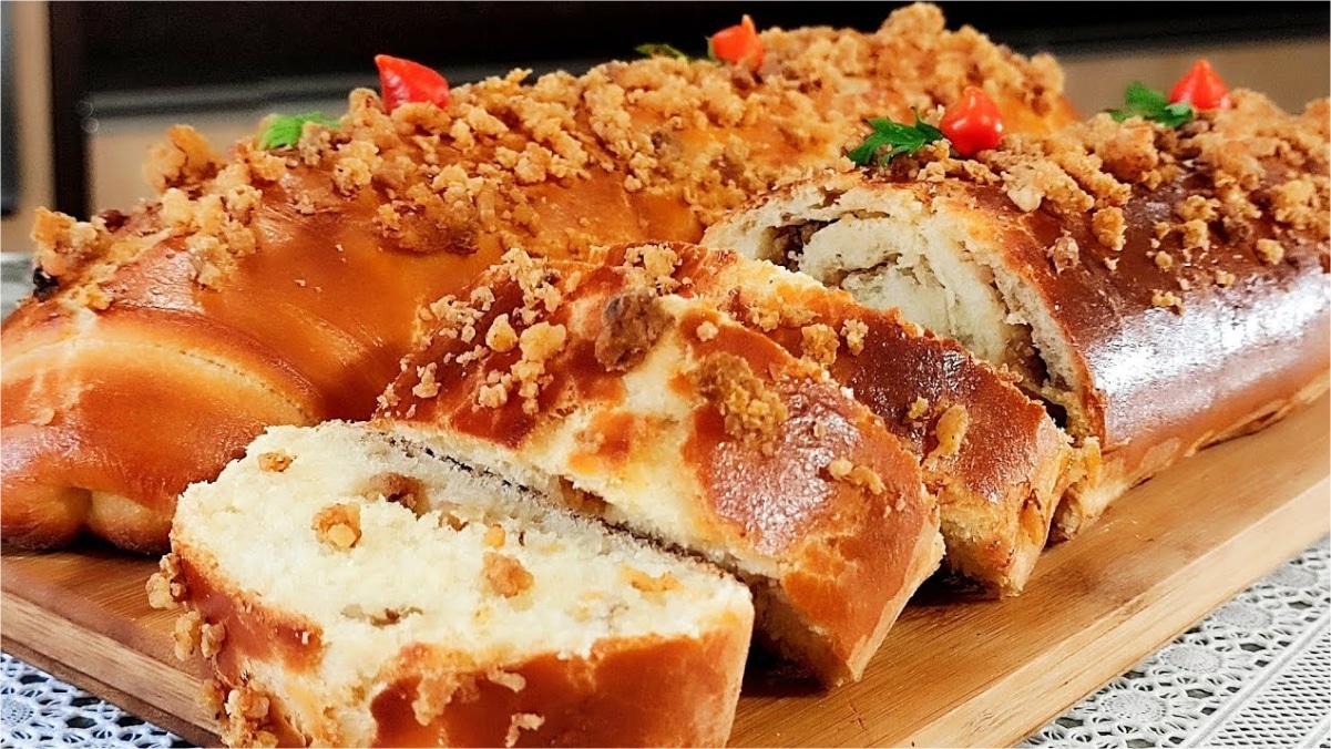 Pão caseiro com torresmo