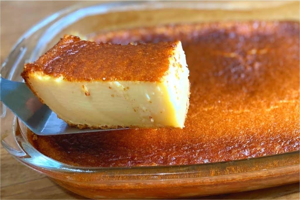 Bolo de Leite Cremoso: Uma Receita Surreal para Encantar o Paladar