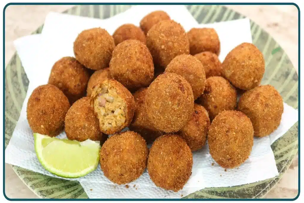 Bolinho de Feijão Crocante: Um Petisco Irresistível e Muito Saboroso