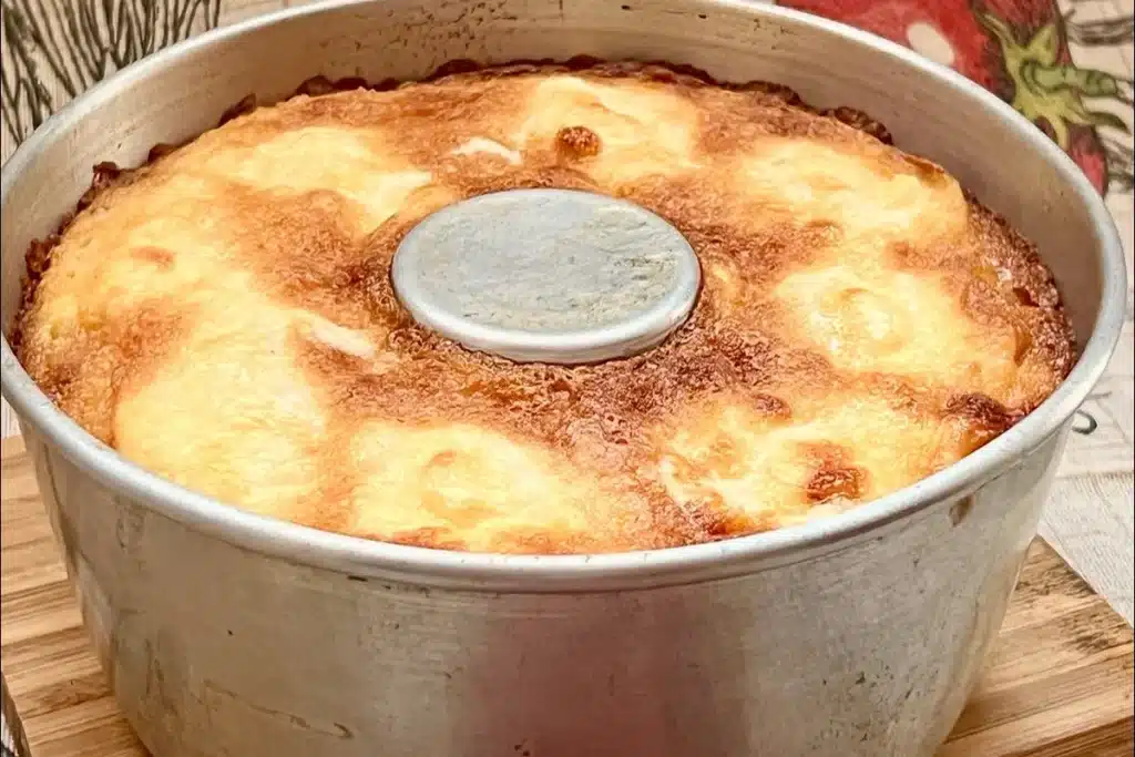 Bolo chama visita fofinho e cremoso: perfeito para o café da tarde!