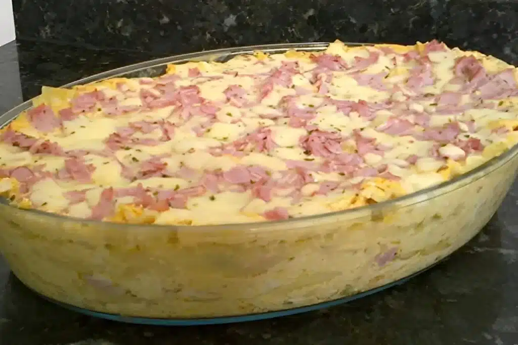 Lasanha de frango cremosa e gratinada: perfeita para qualquer ocasião!