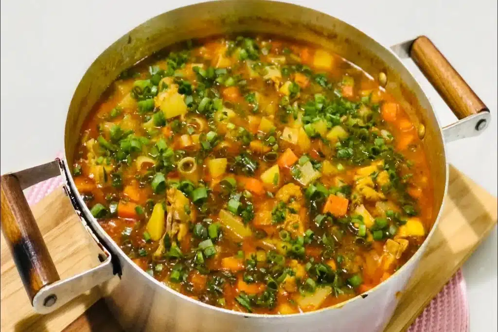 Sopa de Macarrão com Frango: Conforto e Sabor para o Seu Jantar