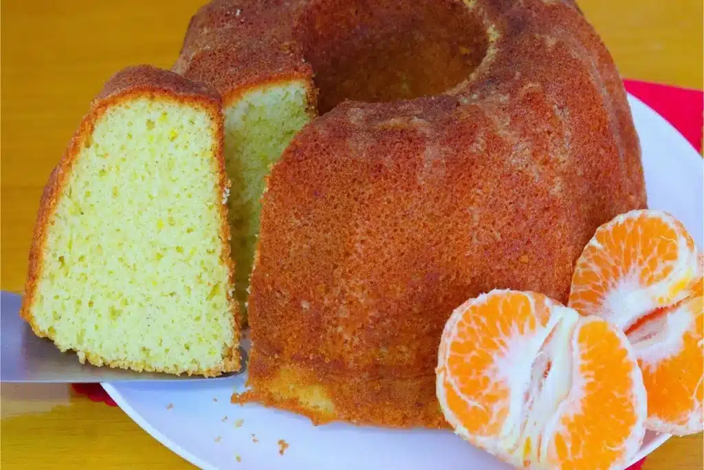 Bolo de tangerina fofinho e perfumado: perfeito para o café da manhã!