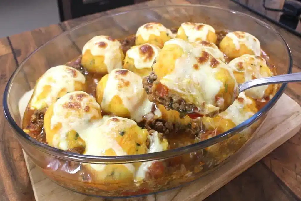 Gratinado de batata com carne moída e queijo derretido: irresistível!