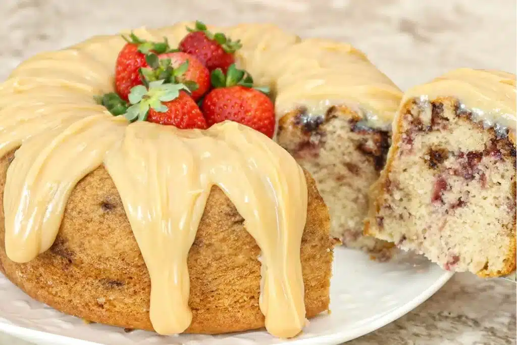 Bolo de Morango com Cobertura Cremosa: fofinho, saboroso e irresistível!