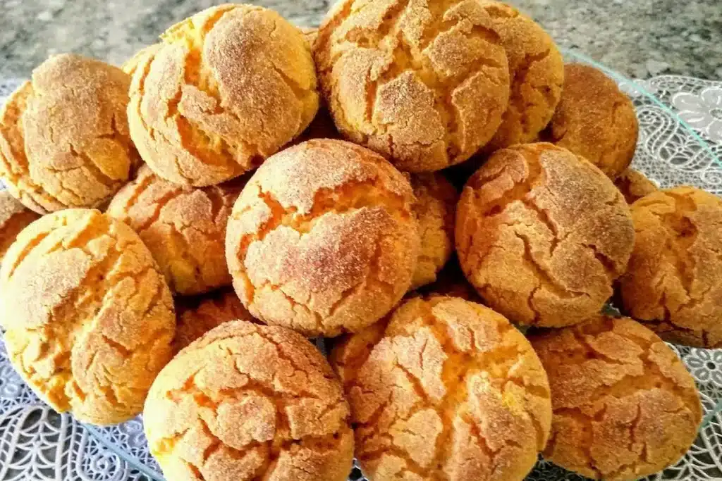 Broinha de fubá macia e crocante: perfeita para um café fresquinho