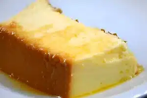 Pudim de Abacaxi com Calda Caramelizada: Sobremesa Refrescante e Irresistível