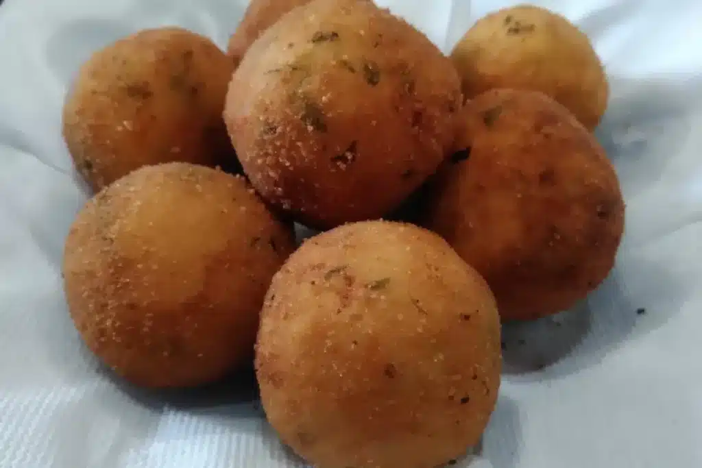 Bolinho De Macaxeira Recheado: Fácil, Crocante E Irresistível 7 Bolinho De Macaxeira