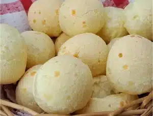 Pão de Queijo Mineiro: Crocante por Fora, Macio por Dentro e com Aquele Sabor Irresistível