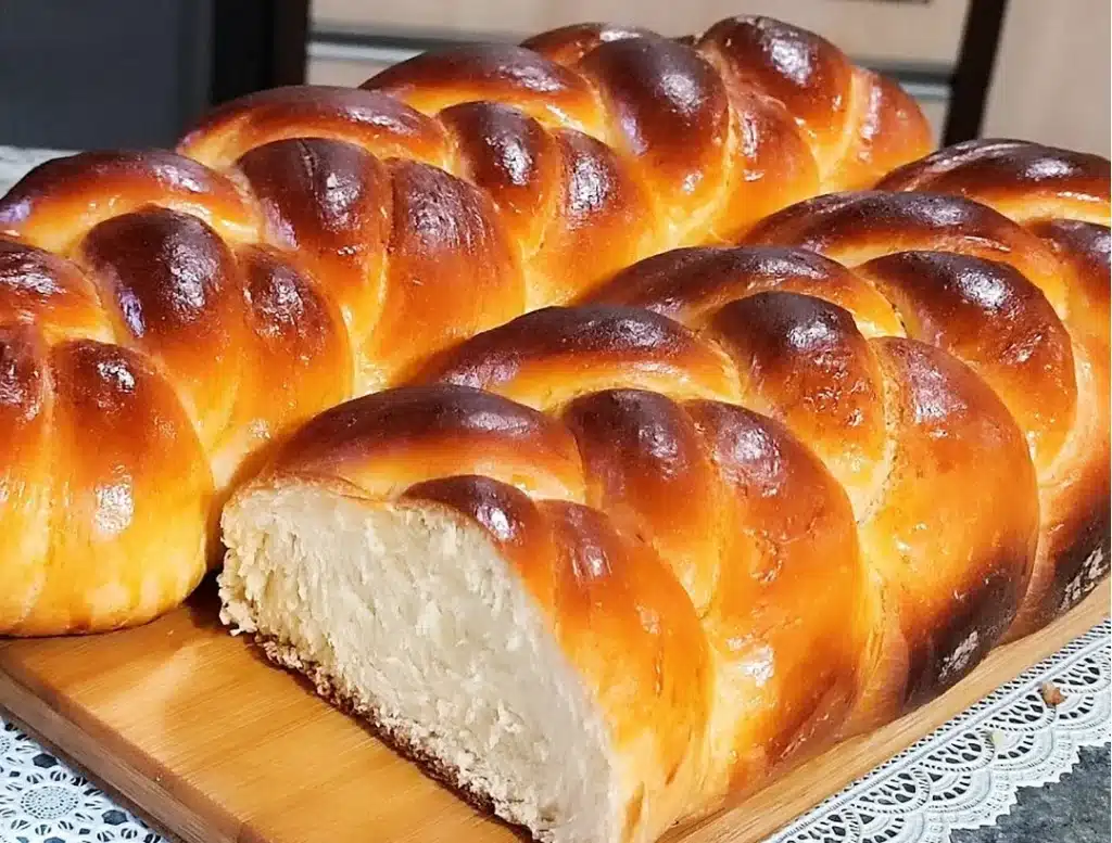 Rosca Caseira Fofinha e Dourada: Perfeita para Qualquer Momento