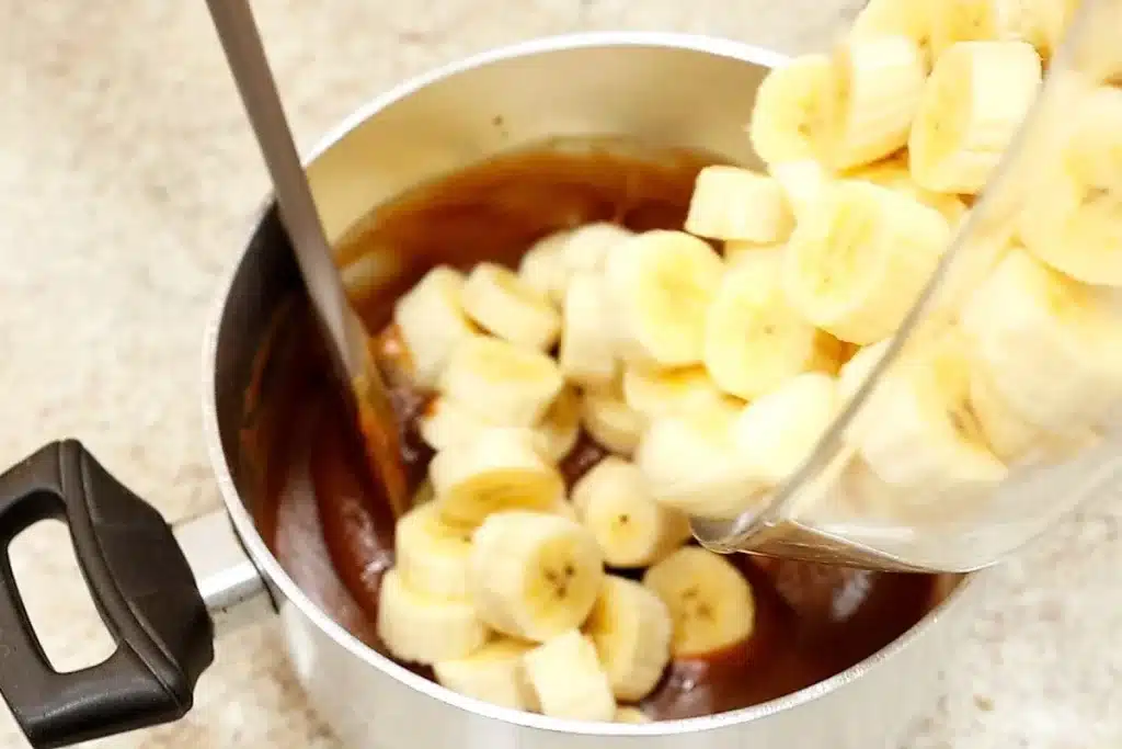 Sobremesa de Banana Caramelada: cremosa, fácil e irresistível!