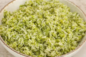 Arroz verde de restaurante: a receita fácil que transforma o almoço do dia a dia