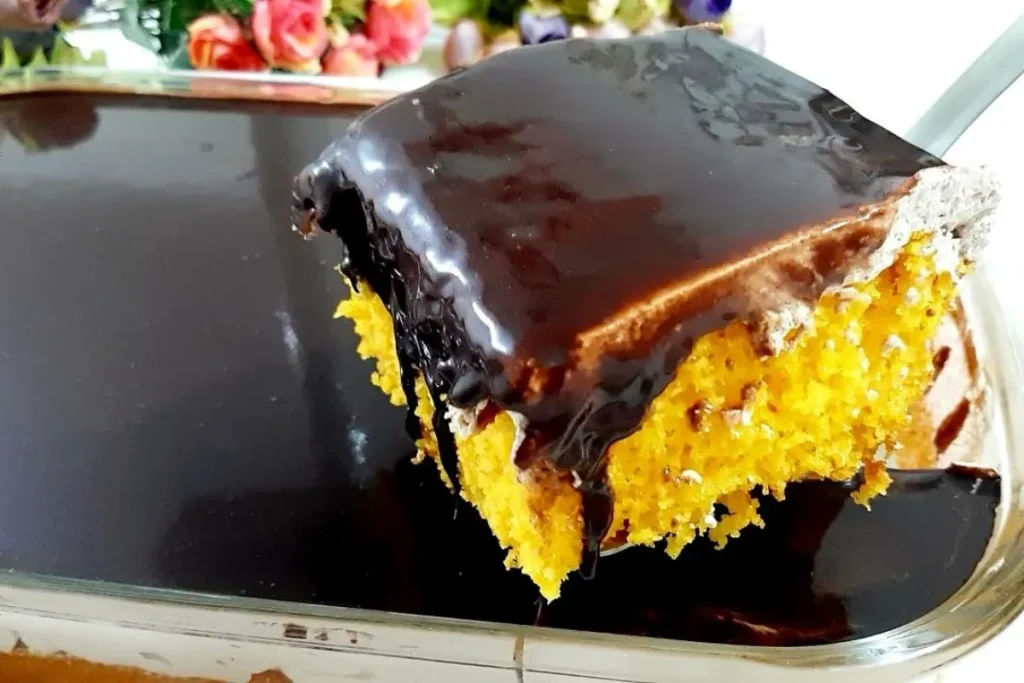 Bolo De Cenoura Com Cobertura Cremosa: O Clássico Que Todo Mundo Ama, Com Um Toque Diferente 7 Bolo De Cenoura